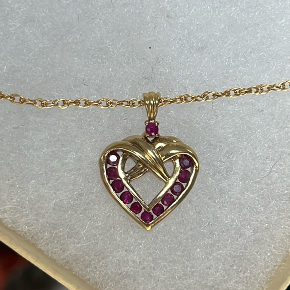 Jewelry - 18k yellow gold plated heart necklace.